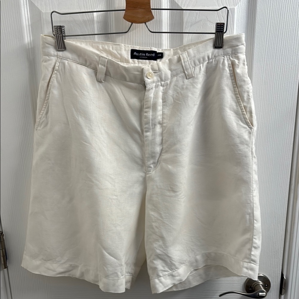 Men's AUSTIN REED LONDON White Linen Shorts- Size 34W